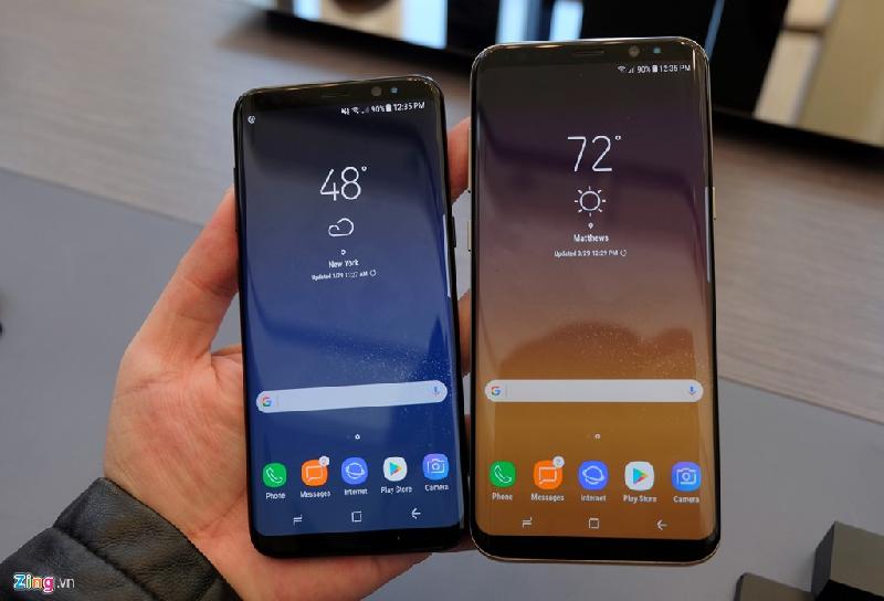 Kích thước S8 so với S8+. Các model này sẽ có mặt trên thị trường từ 21/4. Tại Việt Nam, chưa có thông tin về thời điểm bán, dù vậy, Samsung cho biết thị trường trong nước sẽ nằm trong nhóm bán sớm Galaxy S8.