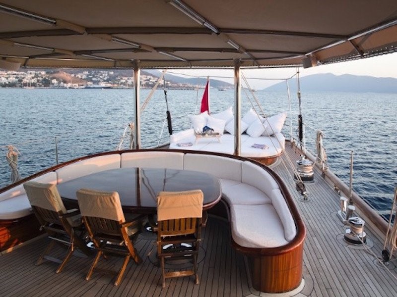 Có một phòng trên boong thuyền đủ cho tất cả du khách.