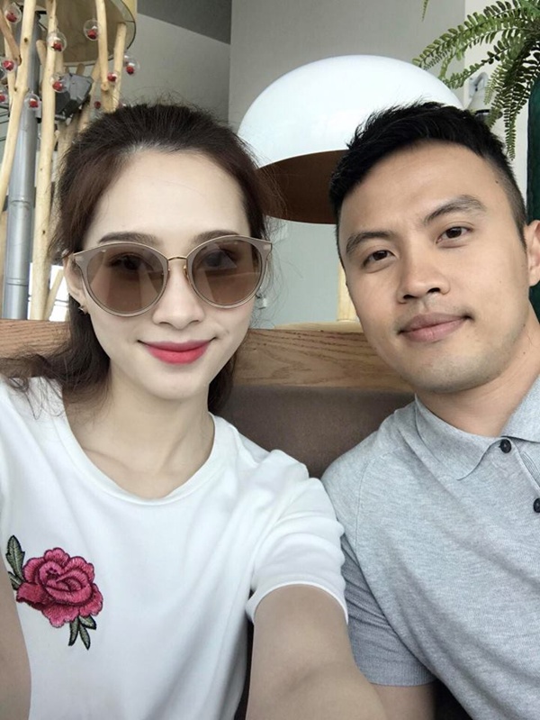 Mới đây, hoa hậu Đặng Thu Thảo khoe ảnh selfie cùng người bạn thân kèm theo dòng trạng thái: 