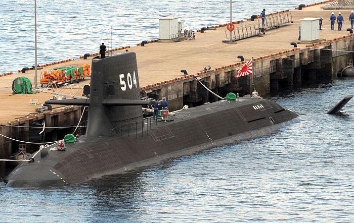 SS-504 Kenryu (kiếm Rồng) hoạt động từ năm 2012. Việc trang bị động cơ AIP cho phép tàu ngầm lớp Soryu hoạt động êm và lâu hơn dưới nước. Ảnh: MDC