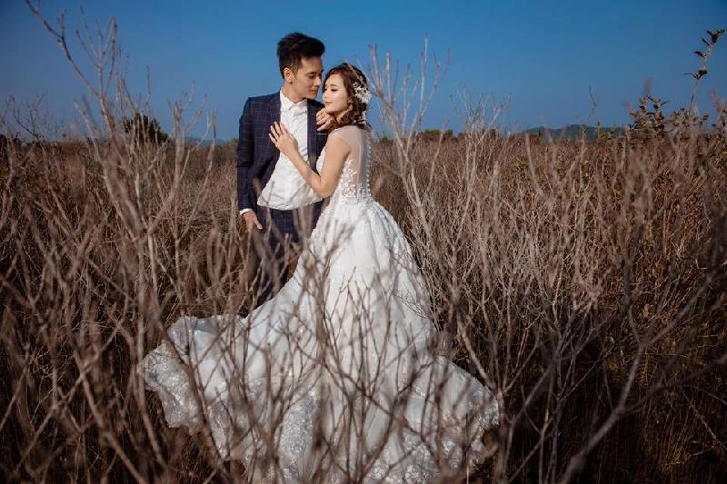 Thu Hương cho biết cô muốn thực hiện bộ ảnh cưới ý nghĩa. Những khoảnh khắc hạnh phúc của cả hai được chụp dựa trên kỷ niệm từng trải qua bên nhau.