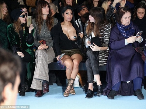 Nicki Minaj mặc phản cảm nhất tuần lễ thời trang Paris