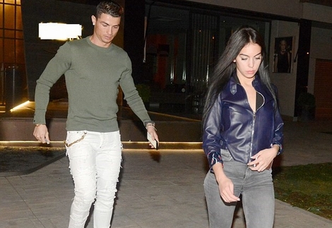 Ronaldo sành điệu đưa bạn gái đi ăn tối