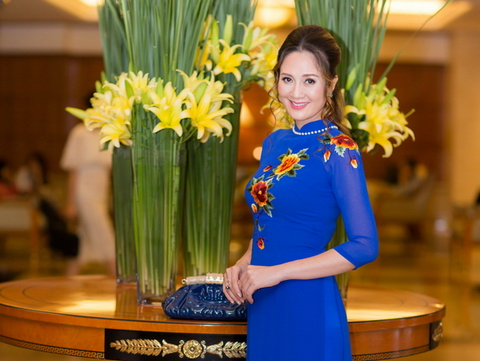 Hoa hậu Áo dài Đàm Lưu Ly bất ngờ tái xuất sau 22 năm đăng quang