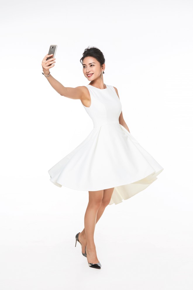 Luôn nằm trong danh sách sao nữ có gout thời trang thanh lịch, Ngô Thanh Vân thường chọn các mẫu váy xòe với gam trắng để dự sự kiện.