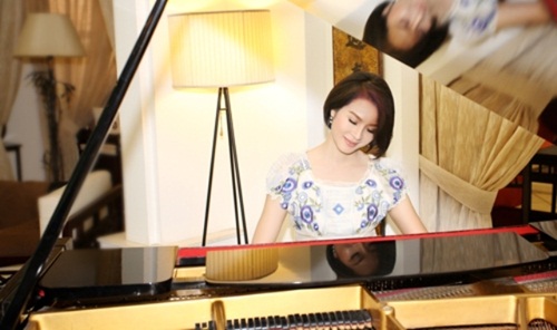 Chơi đàn piano cũng là một thú vui của MC Thanh Mai