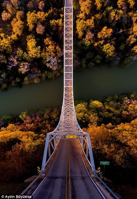 Một cây cầu tại bang Texas. 
