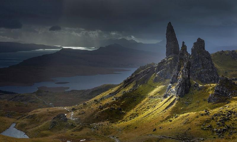 “Ánh sáng vùng Old Man, Scotland”. Ảnh: Garry Ridsdale.