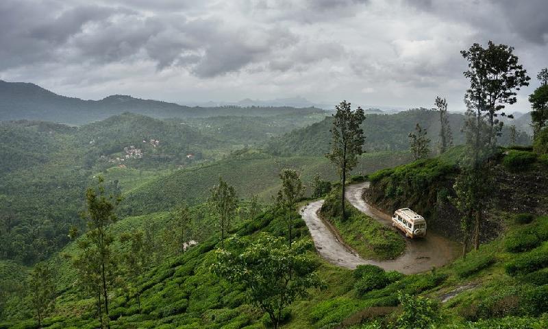Mustafa Abdul Had là tác giả của bức ảnh về con đường uốn khúc trên trạm đồi Munnar ở Kerala, Ấn Độ. Munnar là điểm đến yêu thích của nhiều du khách, đặc biệt vào mùa mưa.