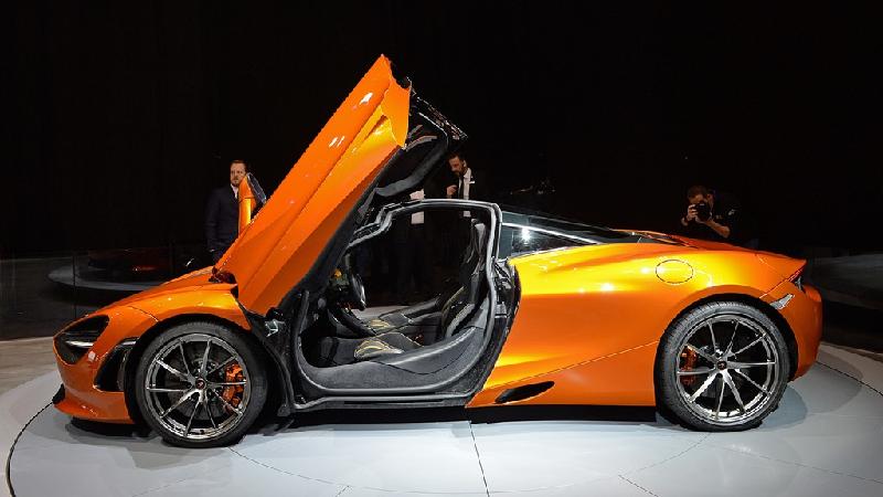 Siêu xe McLaren 720S chính thức ra mắt