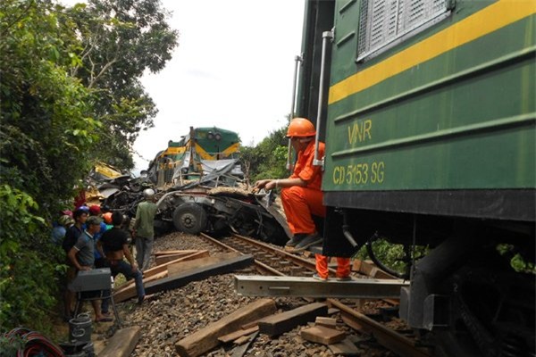 tàu hỏa tông xe tải, Bình Định, tai nạn tàu hỏa
