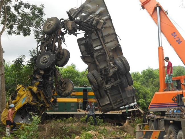 tàu hỏa tông xe tải, Bình Định, tai nạn tàu hỏa