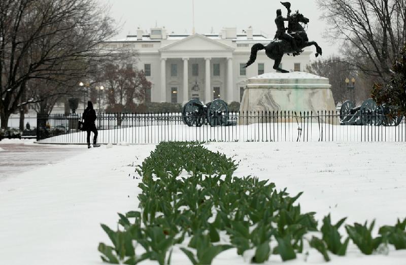 Nhà Trắng của tân Tổng thống Donald Trump chìm trong tuyết trắng xóa. Ảnh: 