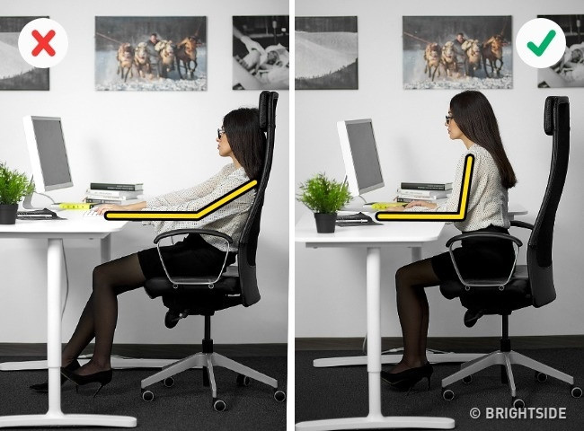 3. Mỏi tay: Khi làm việc trên máy tính, tay bạn luôn ở trong tình trạng căng ra. Việc ngồi sai tư thế sẽ khiến cho tay thêm mỏi. Hãy chỉnh ghế ngồi sao cho tay có thể đặt thẳng góc với mặt bàn, không bị với hay xệ. Cánh tay và vai tạo với nhau một góc khoảng 100 độ. 