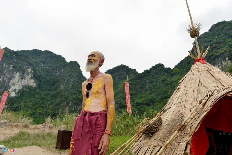 Ông Chu Đức Bạo (60 tuổi, trú tại xã Ninh Hải, Hoa Lư) vinh dự được đóng vai con trai ông trưởng tộc trong phim Kong: Đảo đầu lâu. Ông cho biết rất tự hào được tham gia một bộ phim nổi tiếng, góp phần quảng bá du lịch Việt Nam.