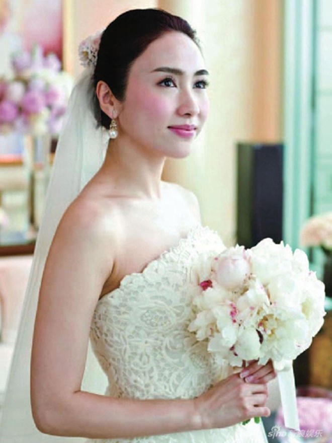 Hôn nhân với đại gia khuyết tật Mã Đình Cường: Tháng 9/2008, Lê Tư kết hôn với đại gia Mã Đình Cường. Hôn nhân của cặp 