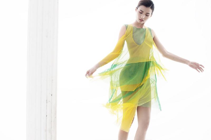 Thiên Trang ngọt ngào trong bộ váy voan mỏng tông vàng chanh bắt mắt.