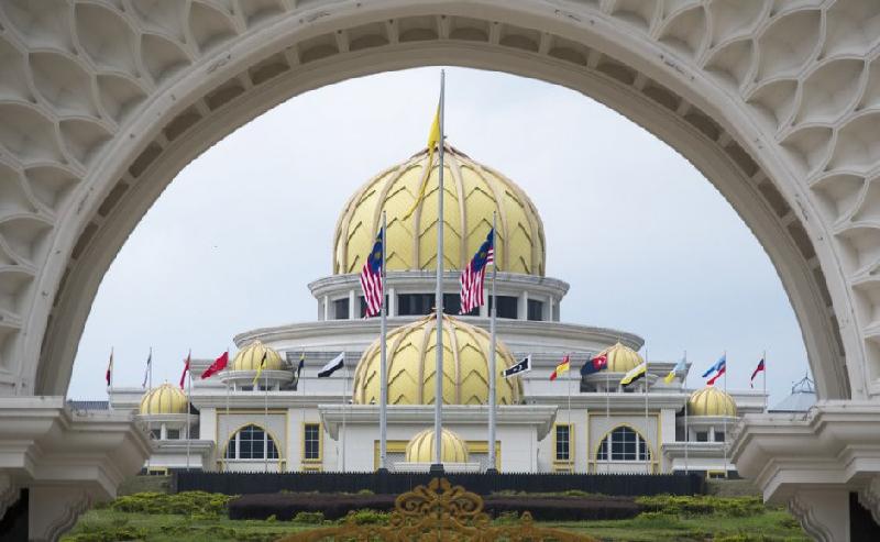 Lối vào của Cung điện Hoàng gia (Istana Negara) tại Kuala Lumpur, Malaysia, ảnh chụp ngày 15/3/2016. Istana Negara, dinh thự chính thức của Yang di-Pertuan Agong (Quốc vương Malaysia), là nơi tổ chức nhiều lễ nghi hoàng gia, nghi lễ nhà nước và tiếp đón các nhà lãnh đạo thế giới, trong đó có cựu tổng thống Mỹ Barack Obama. Ảnh: