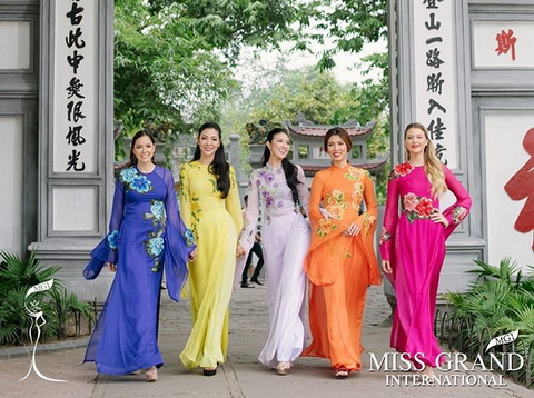 Dàn người đẹp Miss Grand International chụp ảnh áo dài tại Việt Nam