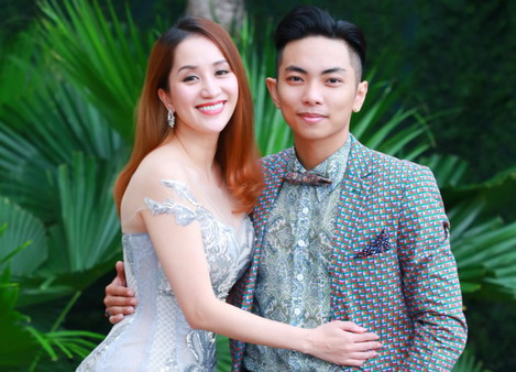 Khánh Thi năn nỉ chồng kém 12 tuổi cho làm live show riêng