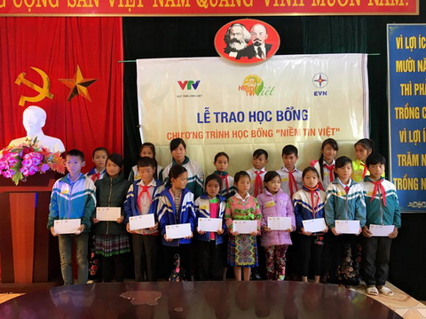 40 suất học bổng dành tặng học sinh nghèo Lai  Châu từ chương trình học bổng Niềm Tin Việt