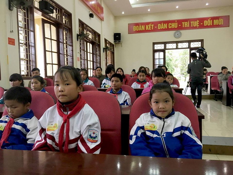 Học bổng Niềm Tin Việt đồng hành cùng ước mơ  đến trường cho học sinh Sơn La