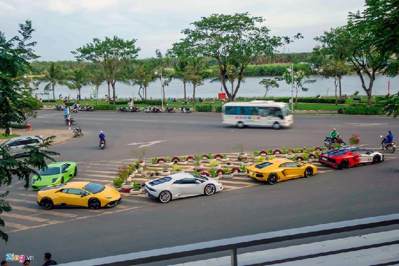 Nếu các đại gia phía Bắc ưa chuộng Aston Martin thì đại gia Sài Gòn đặc biệt yêu thích Lamborghini. Phần lớn siêu xe của hãng sản xuất Italy tại Việt Nam đều mang hộ khẩu tại TP.HCM.