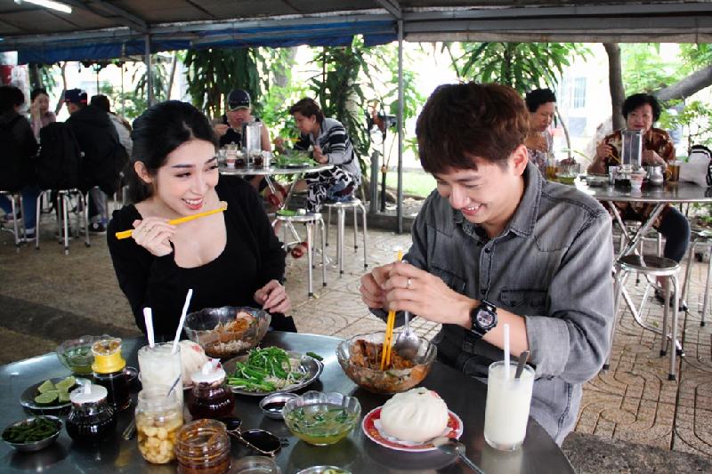Trong số những cặp đôi trẻ của showbiz Việt hiện nay, Ngô Kiến Huy - Khổng Tú Quỳnh có mối quan hệ bền vững nhất nhì. Trải qua nhiều sóng gió, họ đã có gần 7 năm bên nhau. 