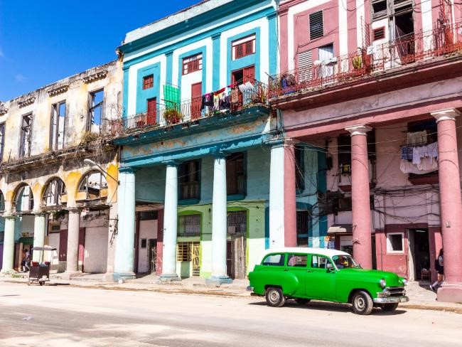Thủ đô Havana, Cuba: Đất nước Cuba sẽ có sự thay đổi trong những năm tới, sau một thời gian xóa bỏ cấm vận. Du khách sẽ tới Havana thuận lợi hơn, có cơ hội trải nghiệm kiến trúc sống động và nền văn hóa còn nhiều bí ẩn, kéo theo nhiều ồn ào và thay đổi. Vì vậy, lời khuyên là bạn hãy tới đây càng sớm càng tốt. Ảnh: Supplied.