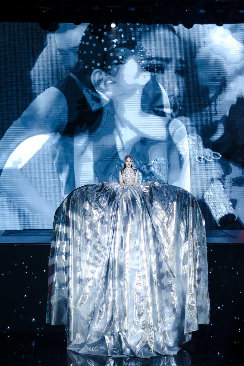 Lượt thi thứ 2, Bảo Thy trình diễn tiết mục I Need Love. Ngay từ những giây đầu tiên, Bảo Thy với chiếc váy bạc khổng lồ bao trùm sân khấu đã gây ấn tượng đặc biệt với khán giả.