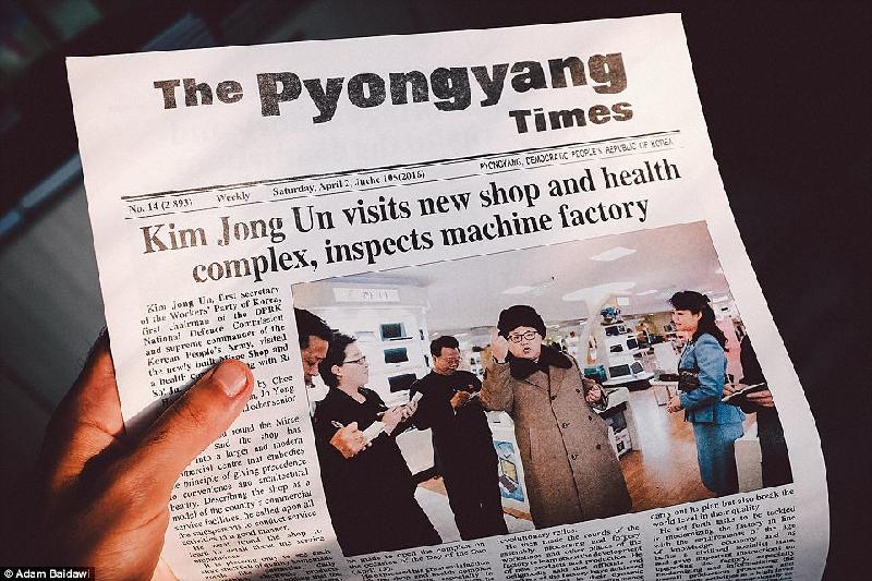 Tờ nhật báo của Triều Tiên cũng có bản in bằng tiếng Anh, với tin tức được kiểm duyệt chặt chẽ, chỉ có tin tốt xuất hiện.