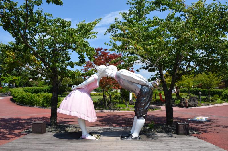 13. Bảo tàng Tình yêu Loveland: Loveland trên đảo Jeju là một trong những điểm hấp dẫn siêu thực, kỳ quặc ở Hàn Quốc. Ở đó, bạn có thể thưởng thức từ khu vườn có các bức tượng mô phỏng các cơ quan sinh dục và hành vi tình dục, cho đến những khám phá chi tiết về đời sống thầm kín của người Hàn. Ảnh: Rtwin30days.