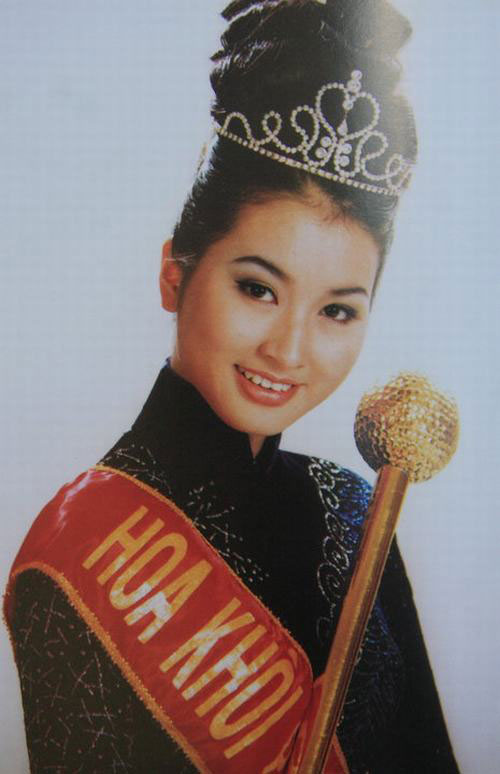 Hình ảnh của Nguyễn Xuân Uyển Nhi vào thời điểm đăng quang Hoa khôi Người đẹp Biển vào năm 1997
