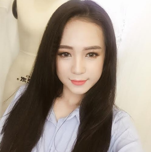Thanh Thủy (20 tuổi, Hà Nội) hiện là sinh viên ngành Quản trị dịch vụ du lịch và lữ hành, Đại học Thăng Long. Cô có vẻ ngoài xinh xắn, đôi mắt to tròn thu hút mọi người.
