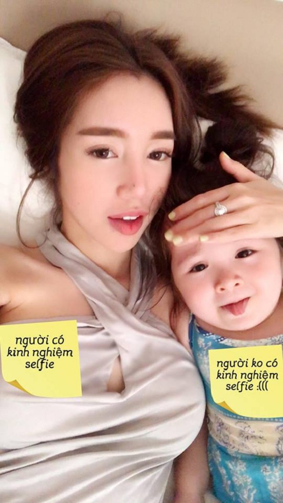 Elly Trần chụp ảnh selfie với con gái. Cô hóm hỉnh viết: “Cadie cưng đừng hòng vượt qua nhan sắc của chế”.