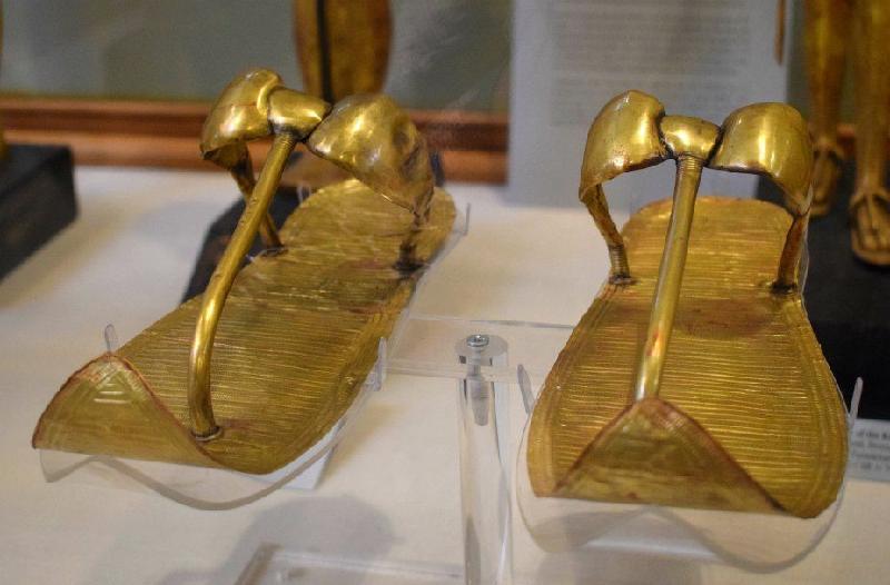 Đôi dép bằng vàng của Tutankhamun được chôn cùng thi thể của vị pharaoh suốt 3.000 năm.