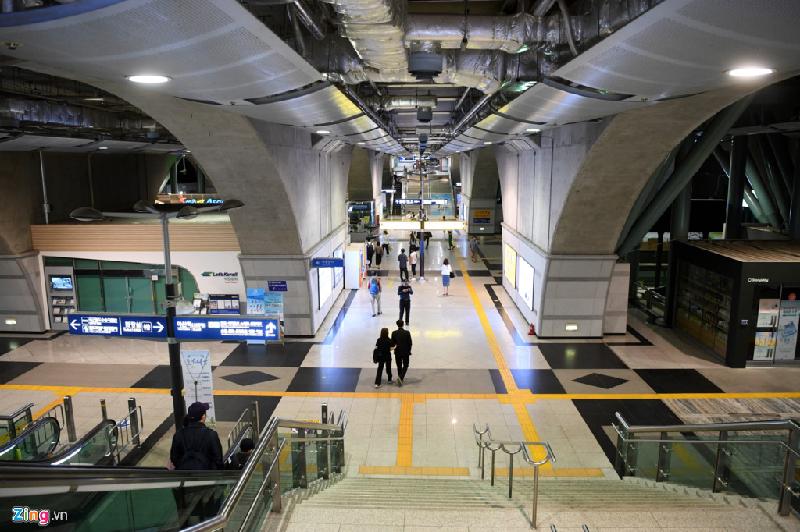 Ga CheonaAsan là một trong những ga lớn nên hạ tầng tại đây khá hiện đại, quy mô, thiết kế 3 tầng.