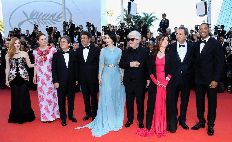 Ngoài Phạm Băng Băng, dàn ban giám khảo của LHP Cannes còn bao gồm 2 minh tinh điện ảnh đến từ Mỹ là Will Smith và Jessica Chastain
