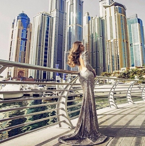Dubai được mệnh danh là thành phố trong mơ, với những công trình khổng lồ và cuộc sống giàu sang.