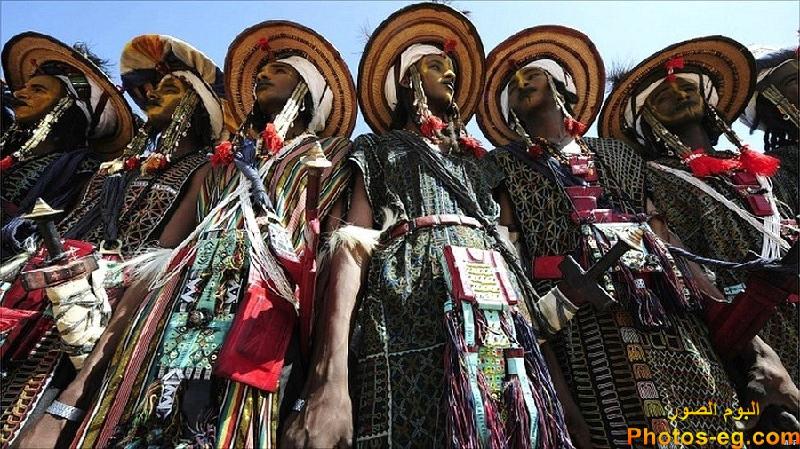 Một số bộ lạc chọn cách tiếp tục ở lại và tổ chức các lễ hội của riêng mình trong nhiều tuần sau đó. Gerewol là một trong số đó, lễ hội này thường được biết đến như là một cuộc thi sắc đẹp dành cho nam giới của người Wodaabe. Ảnh: 
