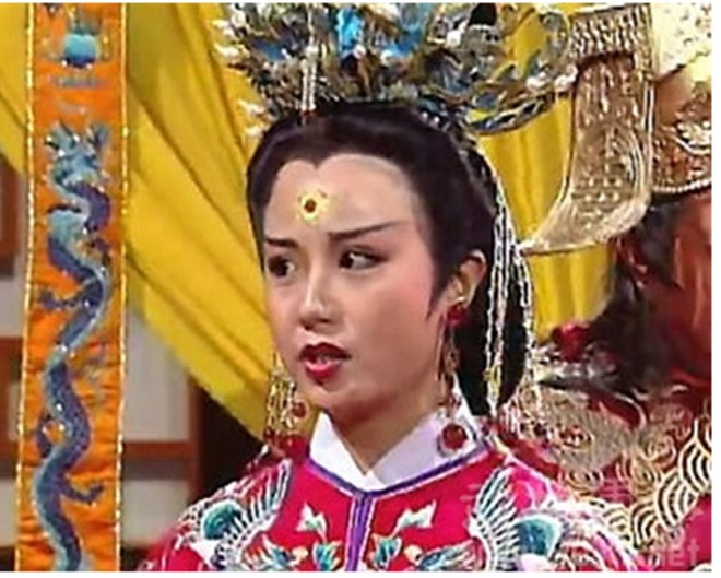 Trần Kỳ  Trần Kỳ là diễn viên thể hiện vai Bàng phi - con gái của Bàng thái sư trong series Bao Thanh Thiên. Cô là nữ diễn viên nổi danh trên màn ảnh Đài Loan thập niên 1980. Tuy nhiên từ năm 1995 trở đi, tên tuổi của 