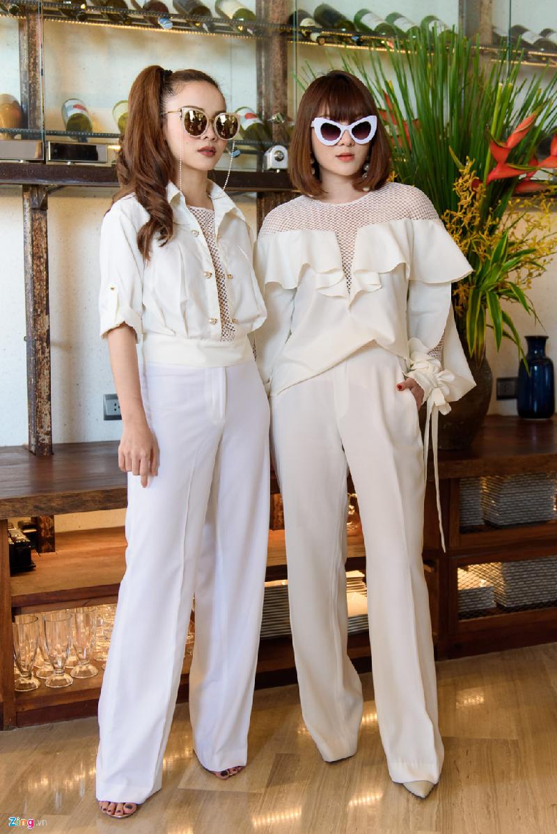 Đối lập hình ảnh của học trò Lưu Thiên Hương, chị em Yến Trang - Yến Nhi chọn trang phục sắc trắng thanh lịch đến dự show thời trang do Vũ Thu Phương tổ chức.