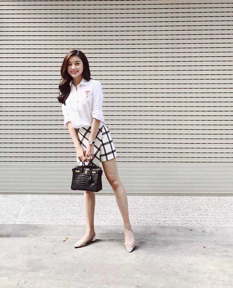 Sau lùm xùm scandal, á hậu Huyền My giản dị xuống phố với sơ mi trắng hãng Dior kết hợp chân váy mini của NTK Giang Le, xách túi Birkin yêu thích.
