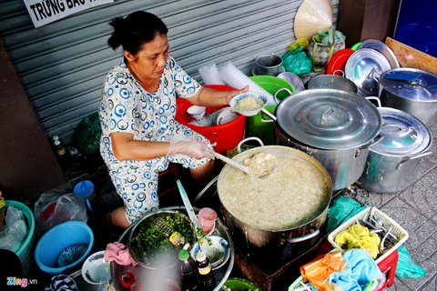 10 địa chỉ ăn vặt không quảng cáo cũng đông khách của Sài Gòn