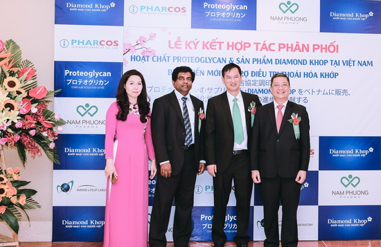 Đại diện công ty TNHH TM Dược Mỹ phẩm Nam Phương tiến hành ký kết - hợp tác với tập đoàn Nhật Bản nhằm chuyển giao phân phối Proteolycan và Diamond khop tại Việt Nam