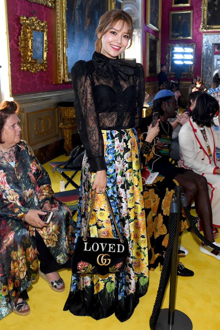 Sooyoung, thành viên nhóm SNSD, là nghệ sĩ châu Á hiếm hoi tham dự show thời trang của nhà mốt Italy. 