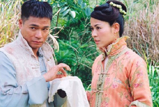 Những năm đầu 2000 tiếp tục chứng kiến sự tỏa sáng của Tuyên Huyên trên màn ảnh TVB. Những bộ phim cô đóng chính như Bước ngoặt cuộc đời, Đôi đũa lệch, Chuyện chàng Vượng... đều đạt thành tích rất tốt. 