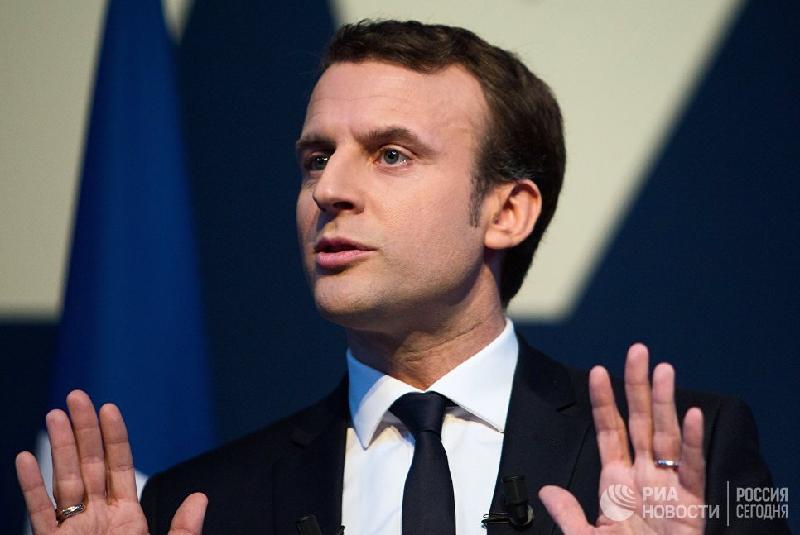 Một trong những chính trị gia trẻ nổi tiếng nhất hiện nay chính là Emmanuel Macron - vị Tổng Thống trẻ tuổi nhất trong lịch sử Pháp (2017). Ông từng là công chức cao cấp, cựu chuyên viên ngân hàng đầu tư.