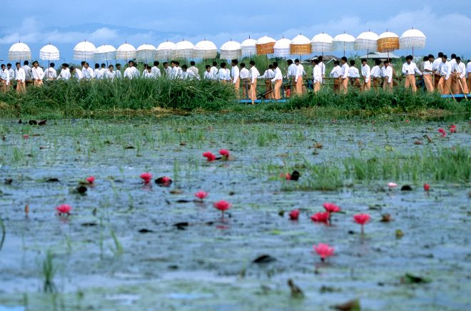 Lễ hội Phaung Daw U, hồ Inle, Myanmar: 