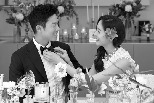 Theo thông tin báo chí, Sung Yuri và chồng bằng tuổi nhau. Công ty quản lý của nữ diễn viên tiết lộ thêm: 